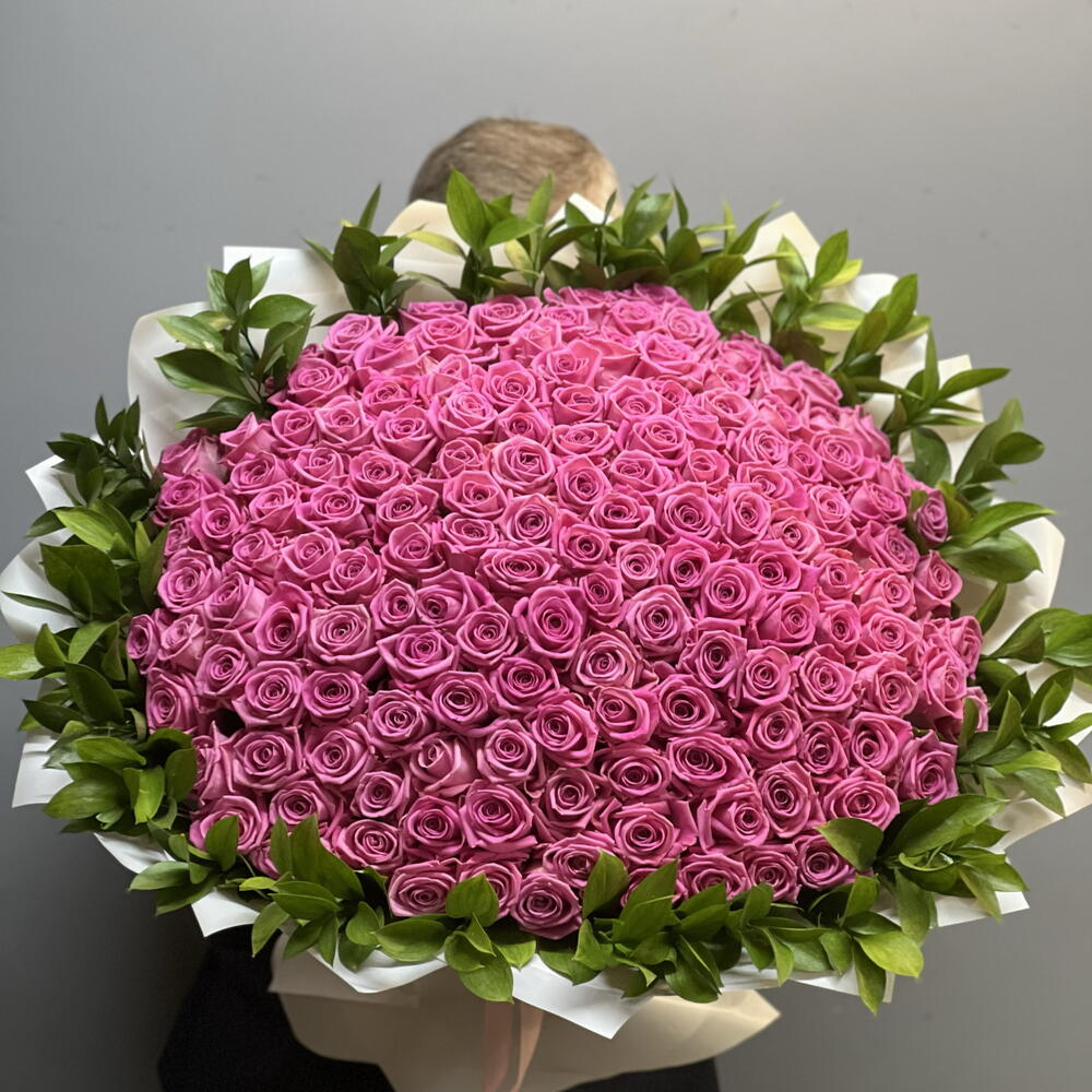 🌹КОРОЛЕВСКИЙ БУКЕТ ИЗ 101 РОЗЫ СОРТА АКВА С СОЧНЫМ РУСКУСОМ🌹