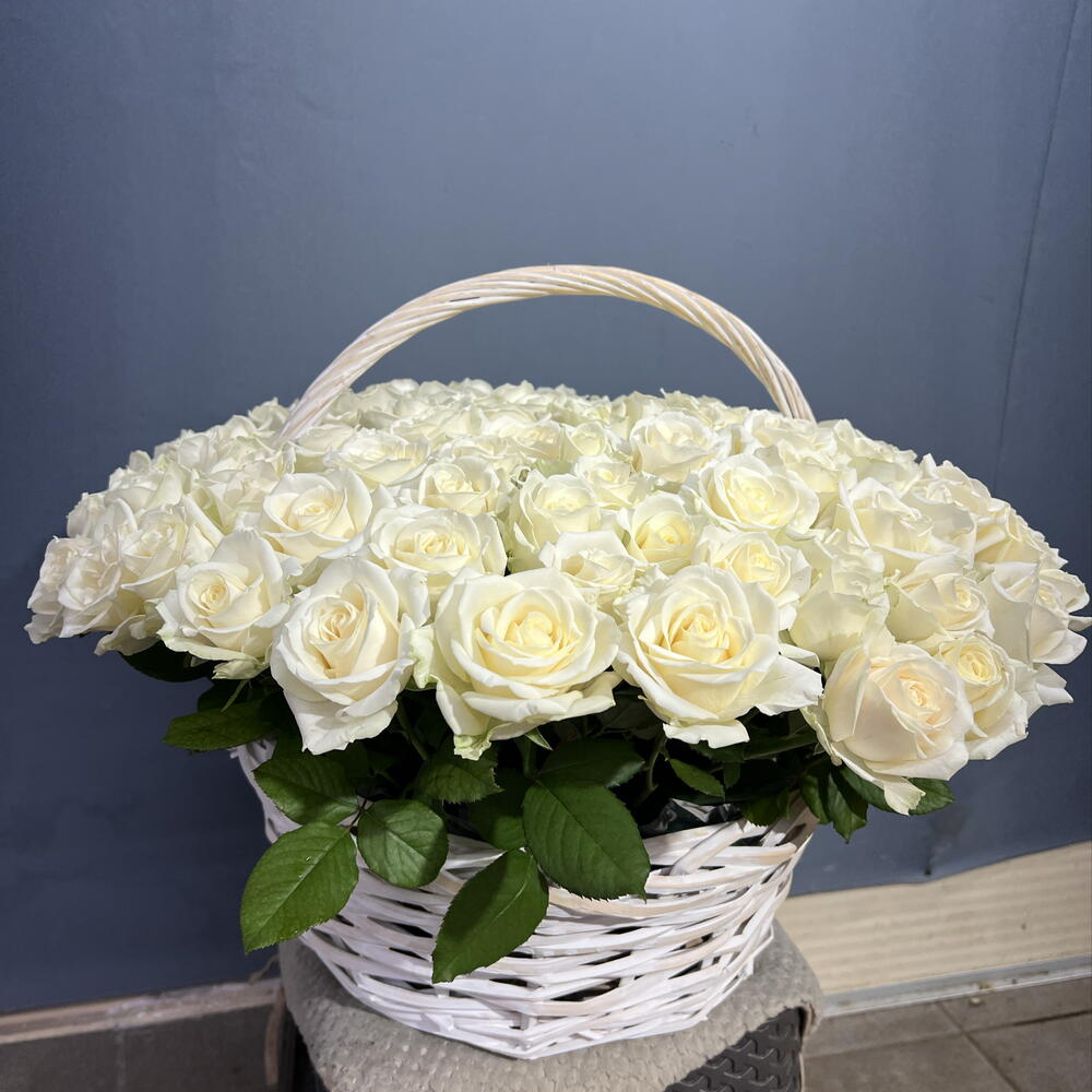 🌹101 БЕЛАЯ РОЗА АВАЛАНЖ В ПЛЕТЕНОЙ КОРЗИНЕ🌹
