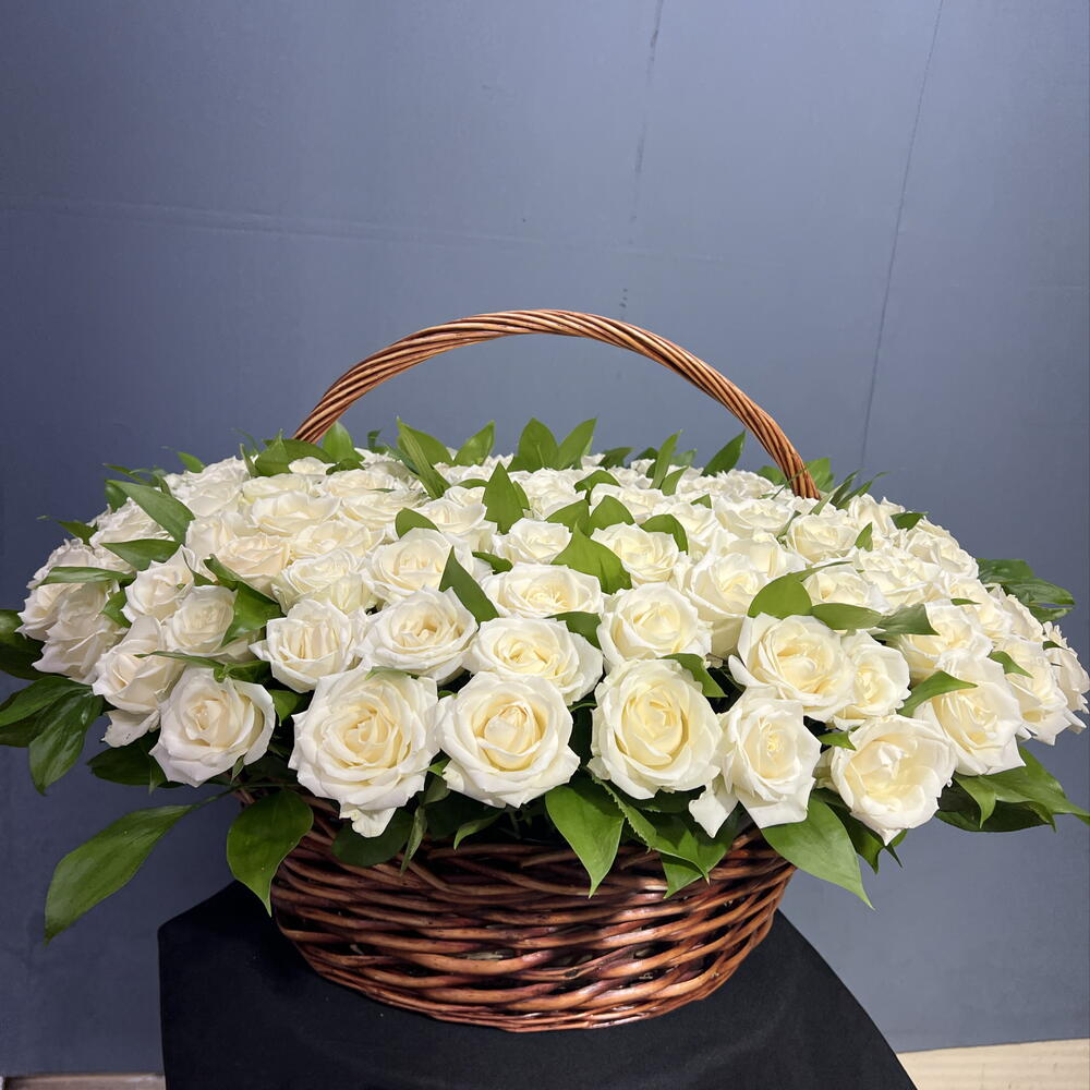 🌹151 БЕЛАЯ РОЗА В ПЛЕТЕНОЙ КОРЗИНЕ🌹