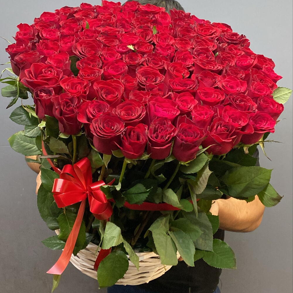 🌹ЭФФЕКТ ФАУ ИЗ 105 КРУПНЫХ КРАСНЫХ РОЗ В ПЛЕТЕНОЙ КОРЗИНЕ🌹